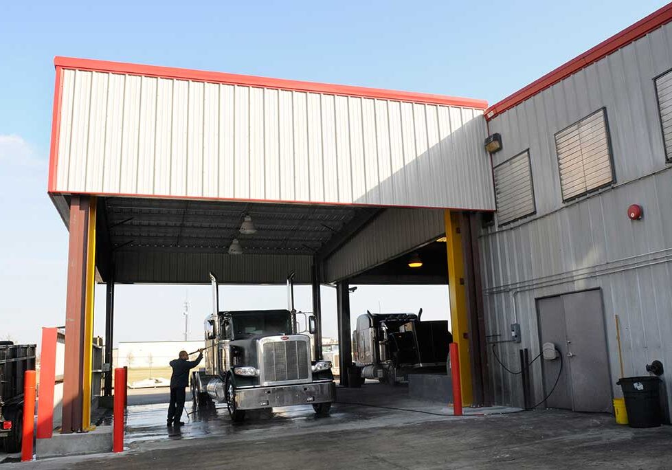 evans-CASE-support-THF083 Truck Wash Bay